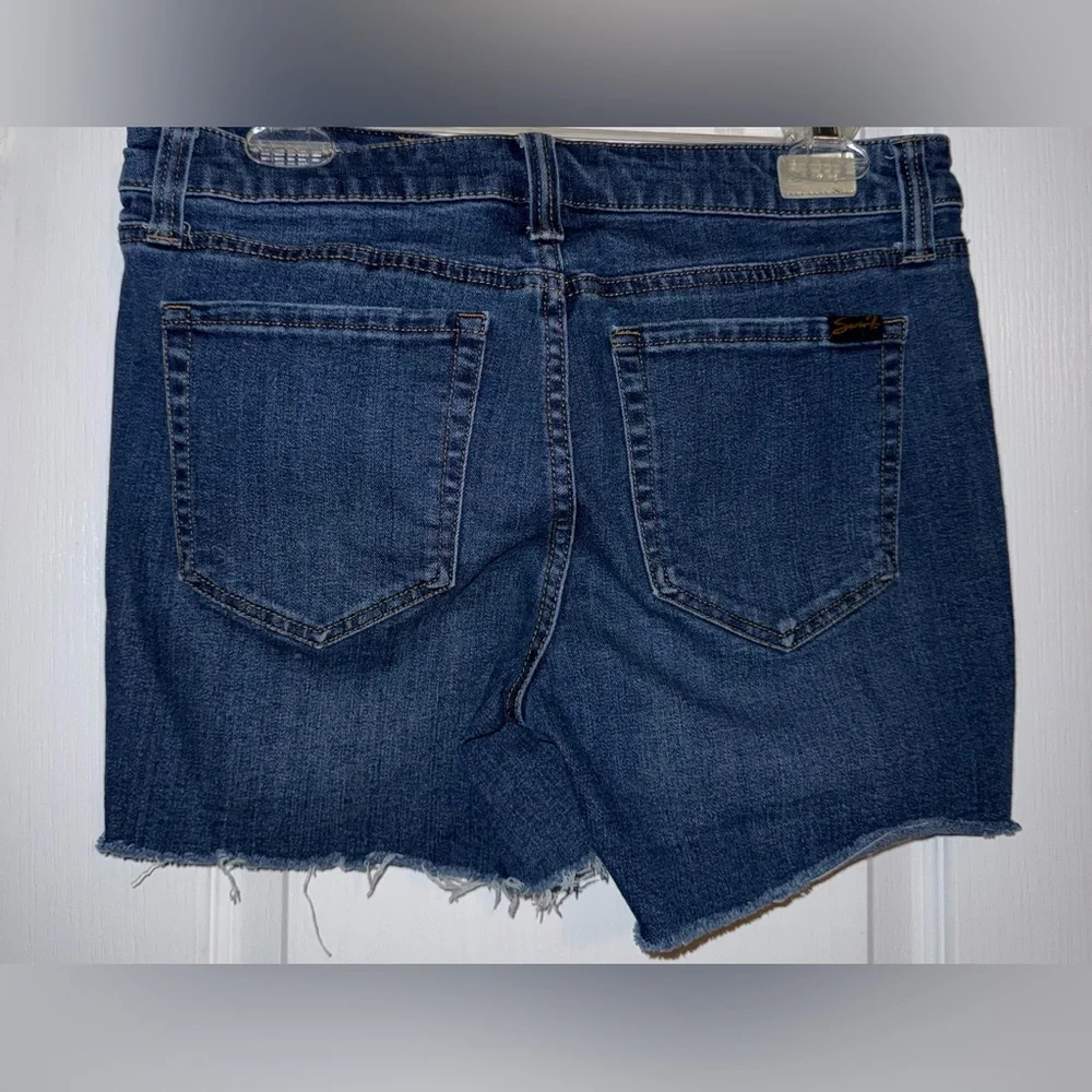 Seven7 Distressed Denim Shorts Medium Wash Raw Hem Size 6